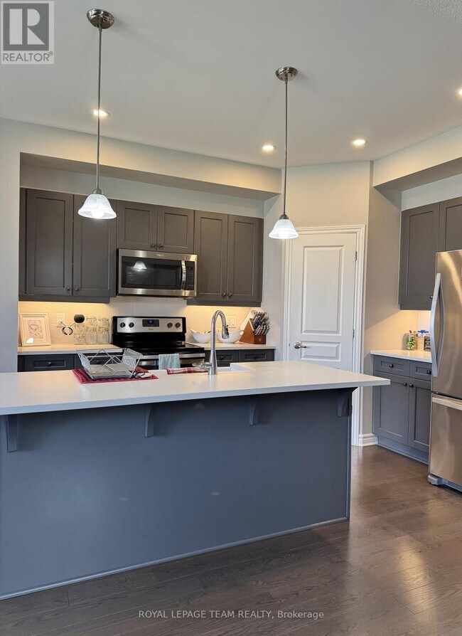 Building Photo - 1162 Beckett Cres