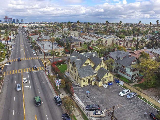 Building Photo - 1903 S Harvard Blvd