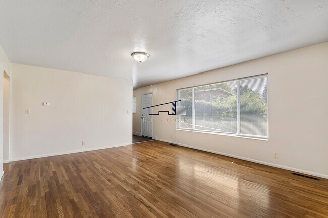 Foto del edificio - 220 Tyler Ave