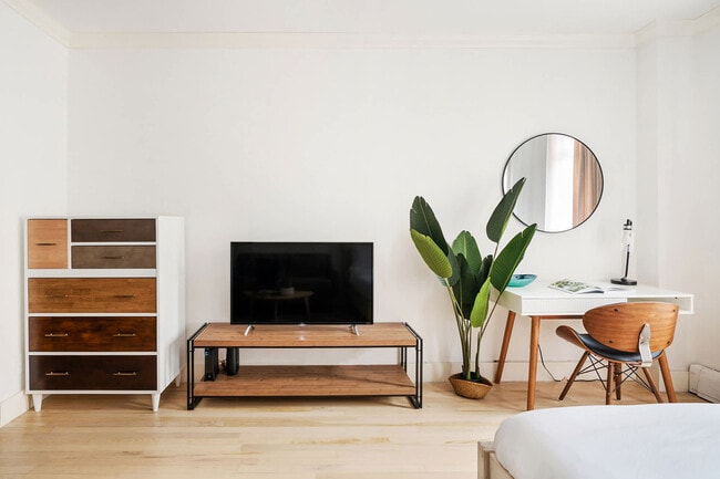 Building Photo - 1597 York Ave