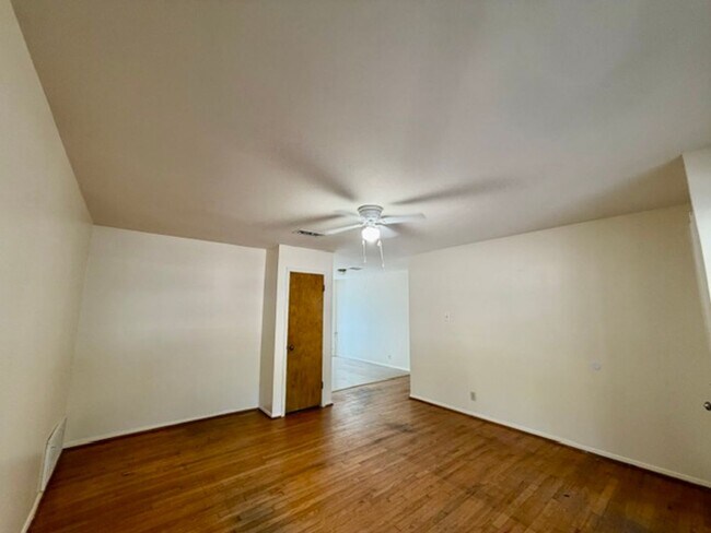 Foto del edificio - 2600 S 26th St