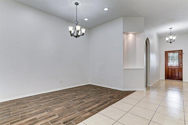 Foto del edificio - 873 Falling Springs Ln