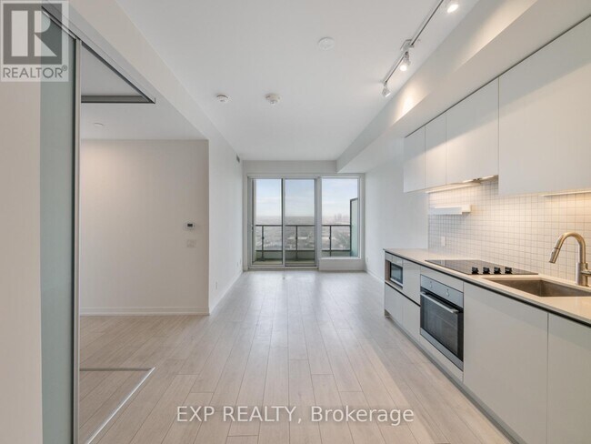 Photo du bâtiment - 898 Portage Pkwy