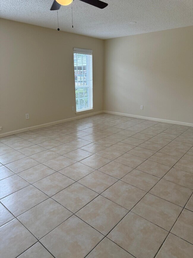Building Photo - 6402 Del Monte Dr