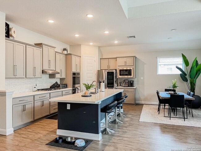 Foto del edificio - 24914 Resort Pkwy