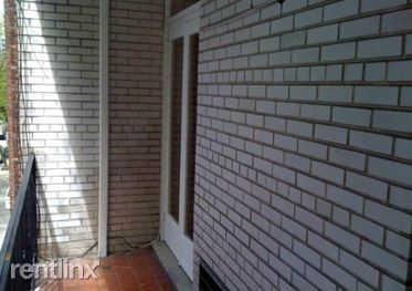 Building Photo - 225 W 71st St