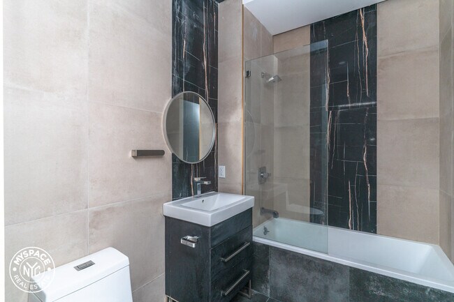Foto del edificio - 791 Sterling Pl