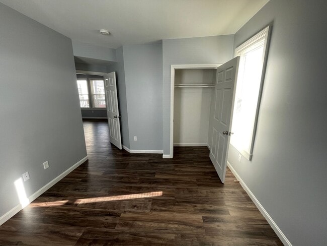 Building Photo - Bright and Beautiful Second Floor 2 Bedroo...