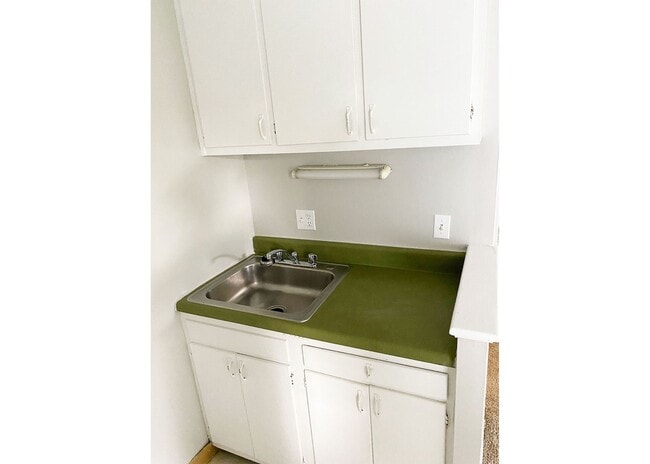 Building Photo - 249 Senator Pl