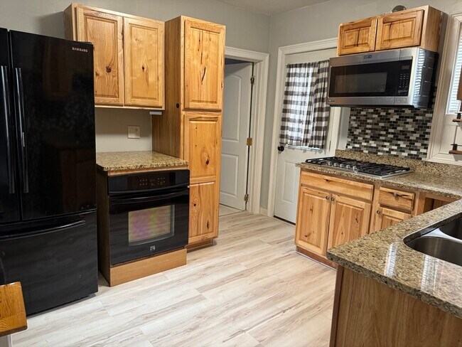 Foto del edificio - 409 Moody St