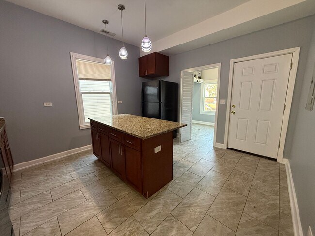 Foto del edificio - Available Now – East Side Neighborhood