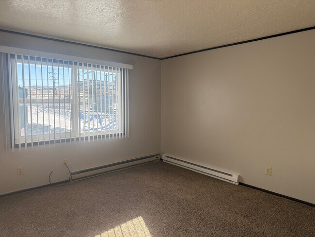 Foto del edificio - 704 Miller Ct