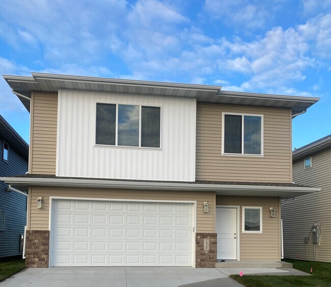 7501 23rd St S, Fargo, ND 58104 House Rental in Fargo, ND