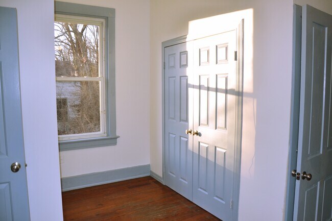 Building Photo - 522 W McMicken Ave