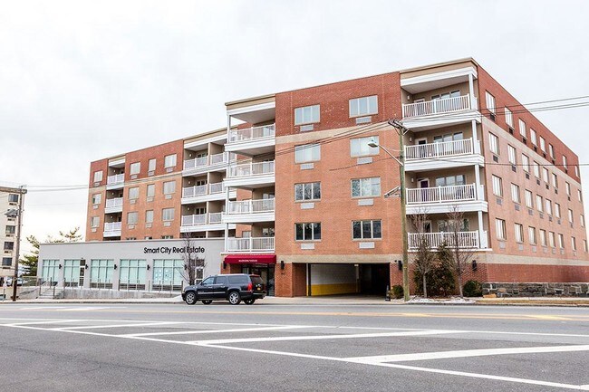 Building Photo - 411 E Brinkerhoff Ave