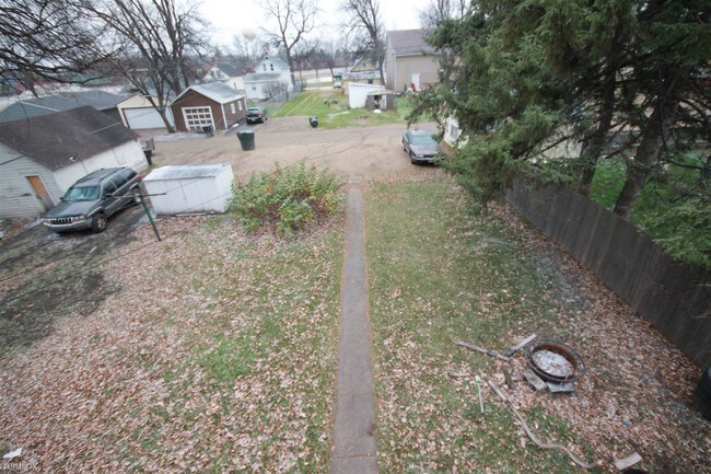 Building Photo - Studio, 1 bath Apartment - 1009 2nd Ave N #3