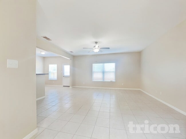 Foto del edificio - 692 Totem Trail Dr