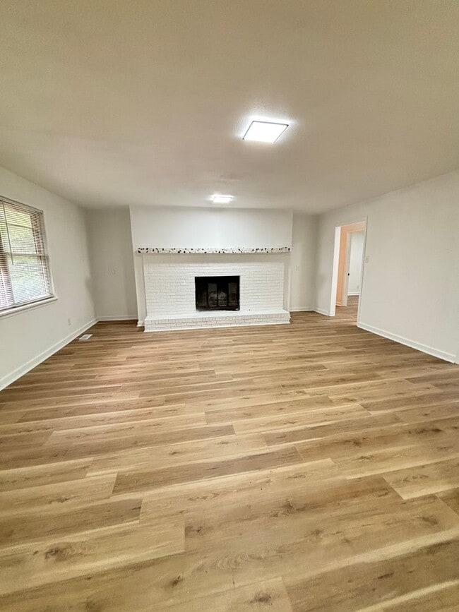 Building Photo - For Rent – Spacious 4-Bedroom Home in Nort...
