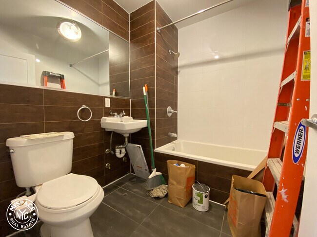 Foto del edificio - 69 Malcolm X Blvd