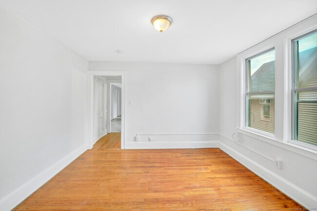 Building Photo - 1040 Capitol Ave