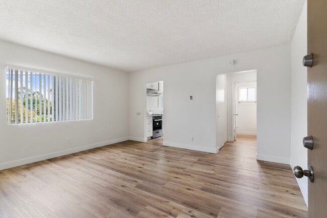 Building Photo - 1230 Hillandale