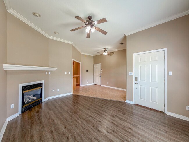 Foto del edificio - 2807 Fairway Hamlet Ct