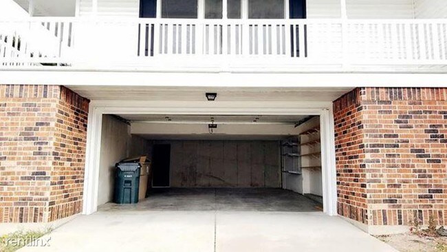 Foto del edificio - 3 br, 1.5 bath Townhome - 1505 Langley Ln