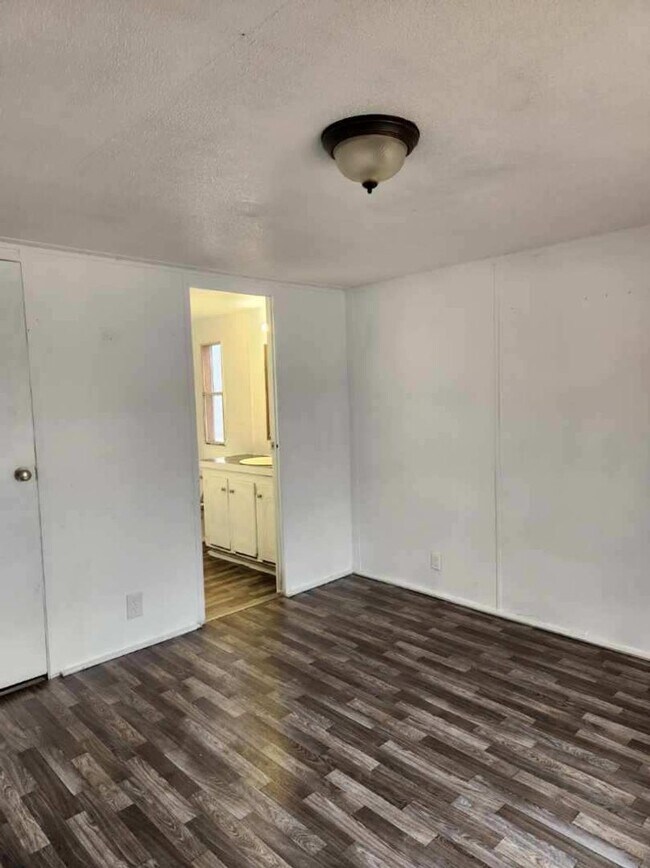 Foto del edificio - 3 Bedroom 2 Bathroom minutes from Silver D...