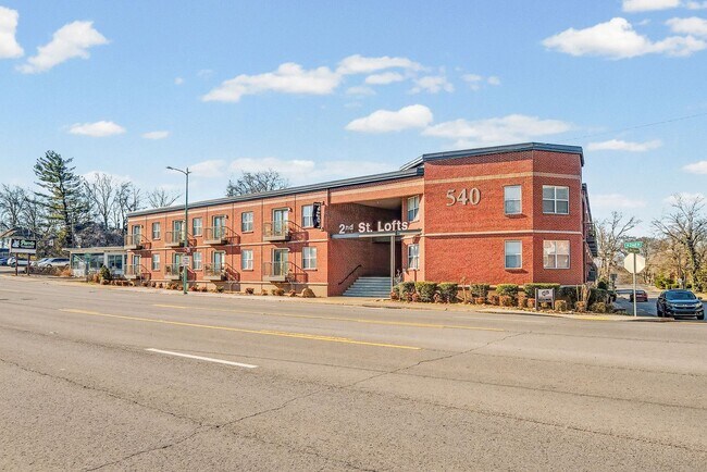 Foto del edificio - Beautiful 2 Bedroom Condo For Rent Near APSU!