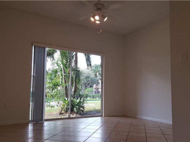 Foto del edificio - 1941 NW 96th Terrace