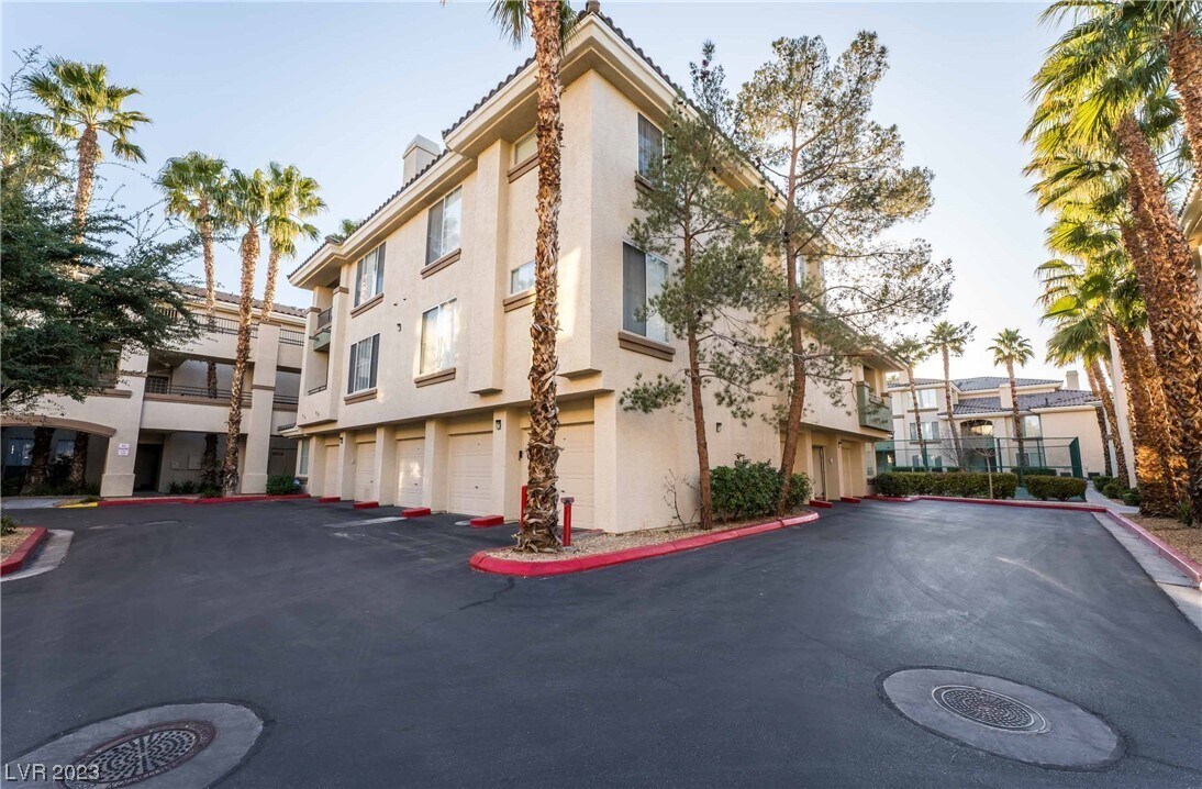 7119 S Durango Dr Unit 304, Las Vegas, NV 89113 Condo for Rent in Las