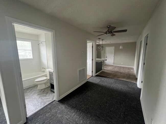 Building Photo - 3 bedroom 1 bathroom home