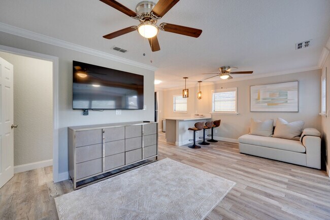 Foto del edificio - 224 E Kelly Park Rd