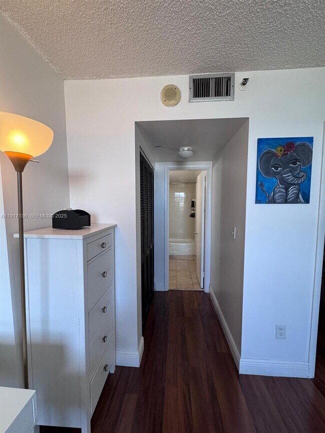 Foto del edificio - 1470 NE 123rd St