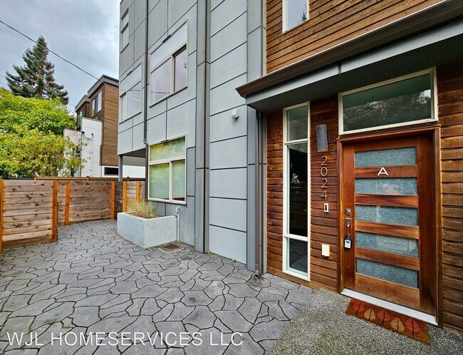 Building Photo - 3 br, 2.5 bath House - 2024 NW 62nd St Uni...