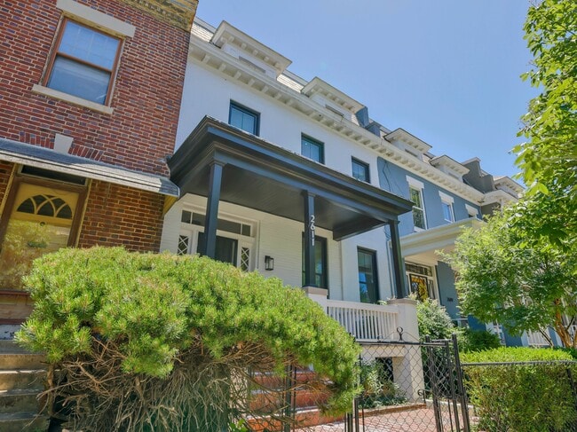 Building Photo - 2611 11th St NW