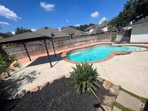 Building Photo - 2110 Oak Park Trails Ct