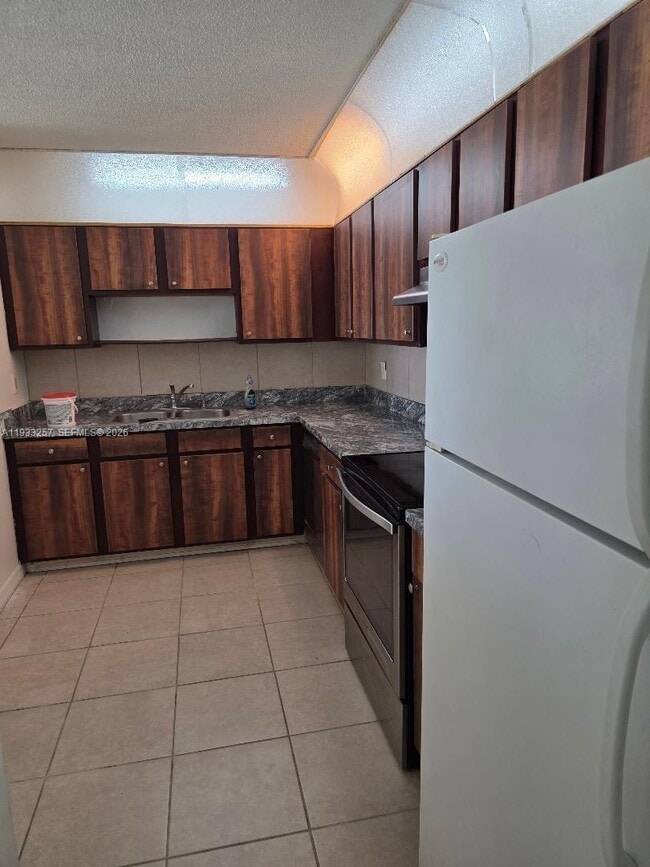 Building Photo - 14840 Naranja Lakes Blvd