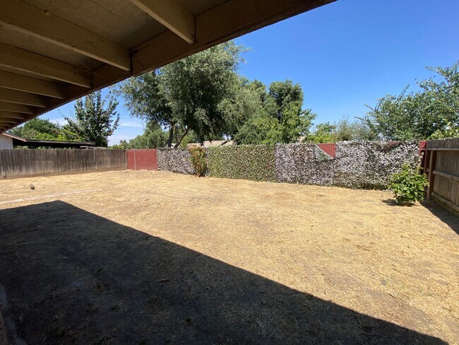 Foto del edificio - NW Visalia Home available now!