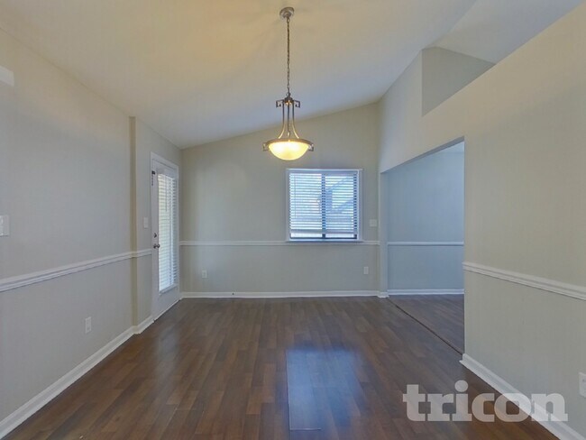 Foto del edificio - 920 Laurel Mill Dr