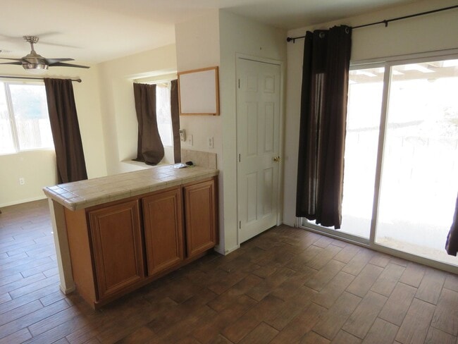 Foto del edificio - 5 Bedroom in quiet community!