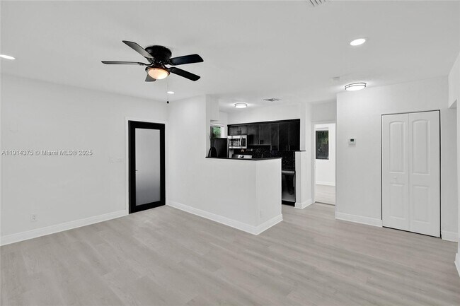 Foto del edificio - 11643 NE 11th Pl