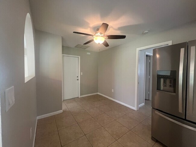 Building Photo - 3 Bedroom/ 2 Bath Fenced in Home for rent ...