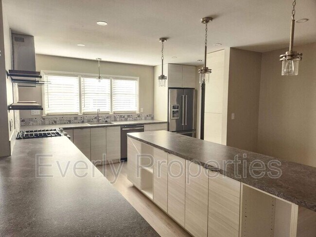 Foto del edificio - 5550 N Iroquois Ave