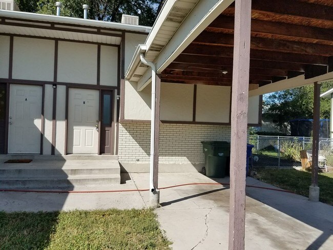 Building Photo - West Valley Duplex
