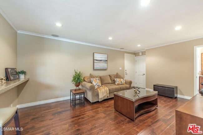 Foto del edificio - 525 N Sycamore Ave