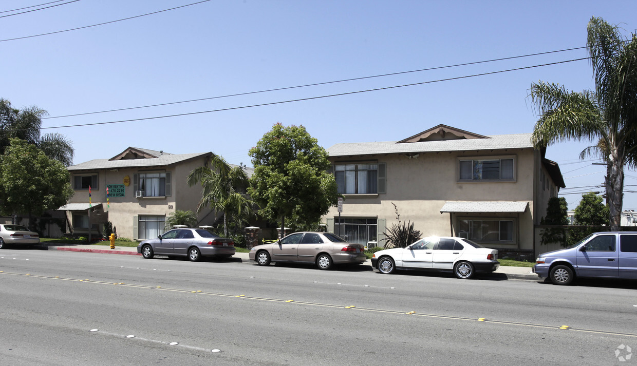 Primary Photo - Sunset Palms Apartments