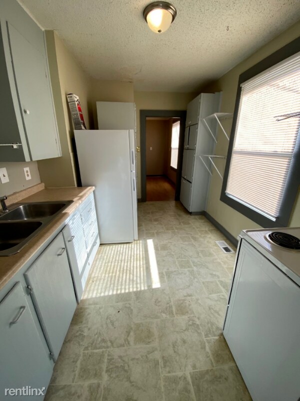 Building Photo - 3 br, 1 bath House - 106 Camp St.