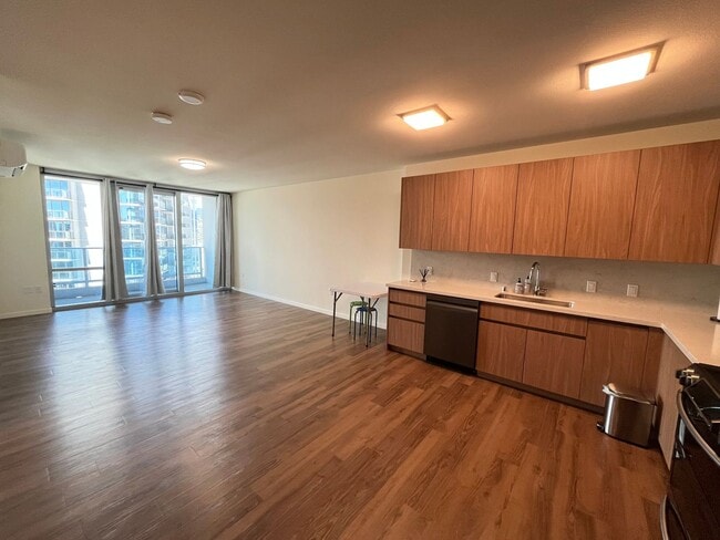 Building Photo - 1391 Kapiolani Blvd