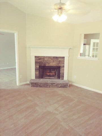 Building Photo - Now Available! 4 bedroom 3 baths